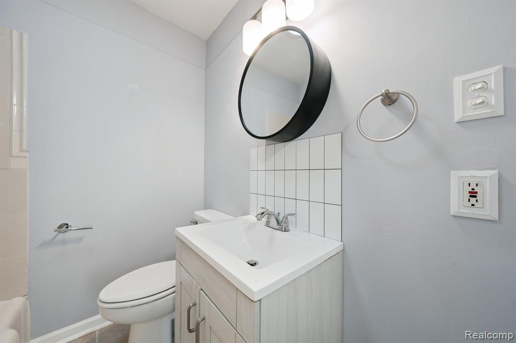 Madison Heights, Michigan 48071, United States, 3 Bedrooms Bedrooms, ,2 BathroomsBathrooms,Residential,Pending,209846