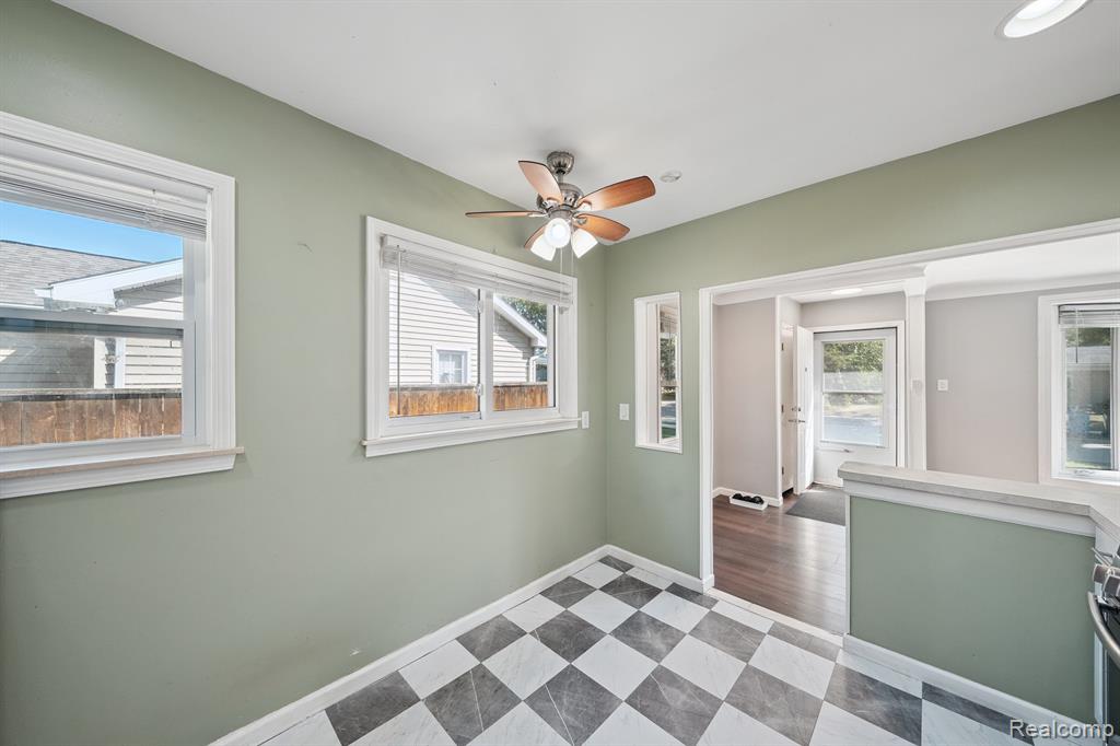 Madison Heights, Michigan 48071, United States, 3 Bedrooms Bedrooms, ,2 BathroomsBathrooms,Residential,Pending,209846