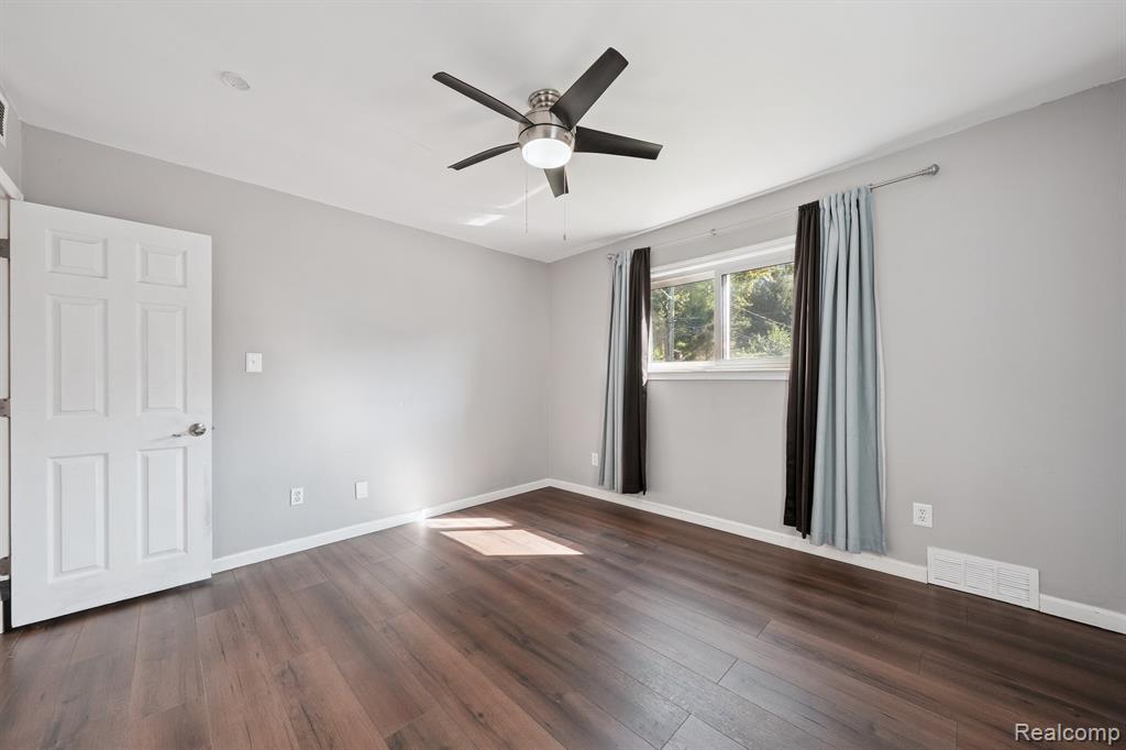 Madison Heights, Michigan 48071, United States, 3 Bedrooms Bedrooms, ,2 BathroomsBathrooms,Residential,Pending,209846