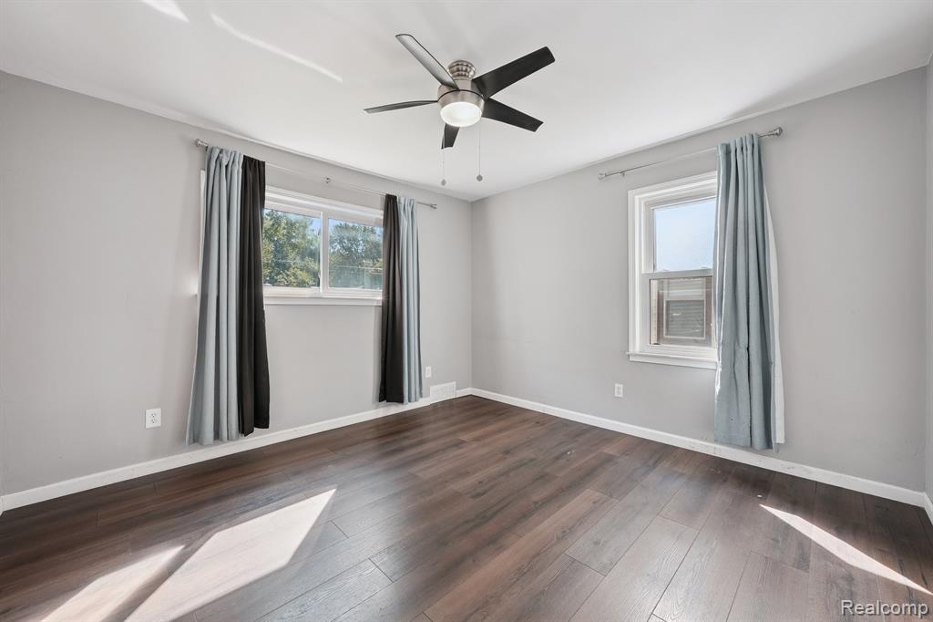 Madison Heights, Michigan 48071, United States, 3 Bedrooms Bedrooms, ,2 BathroomsBathrooms,Residential,Pending,209846