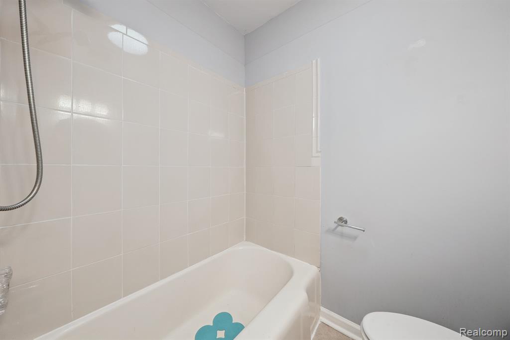 Madison Heights, Michigan 48071, United States, 3 Bedrooms Bedrooms, ,2 BathroomsBathrooms,Residential,Pending,209846