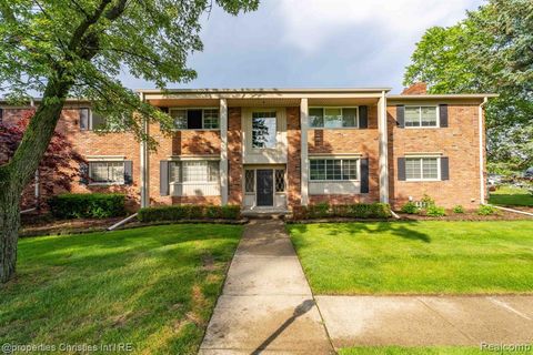 Photo of 42472 Woodward Avenue B1 #B1, Bloomfield Hills, MI 48304 (MLS # 61001372)