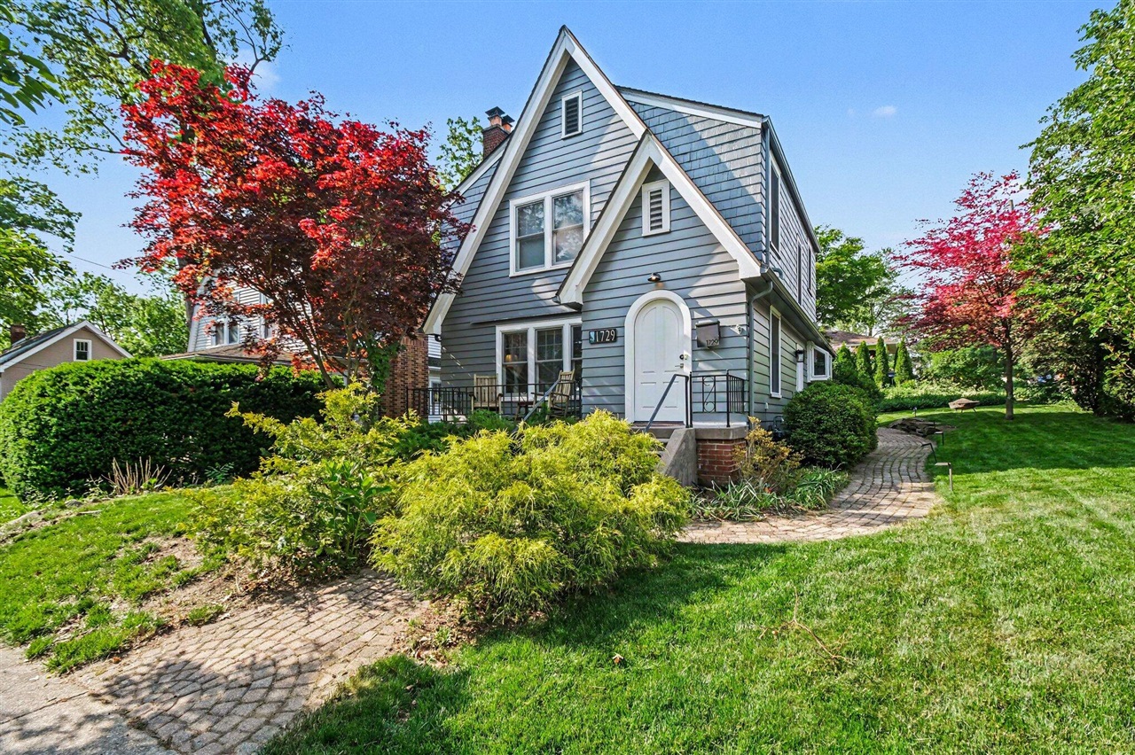 1729 Dexter Avenue