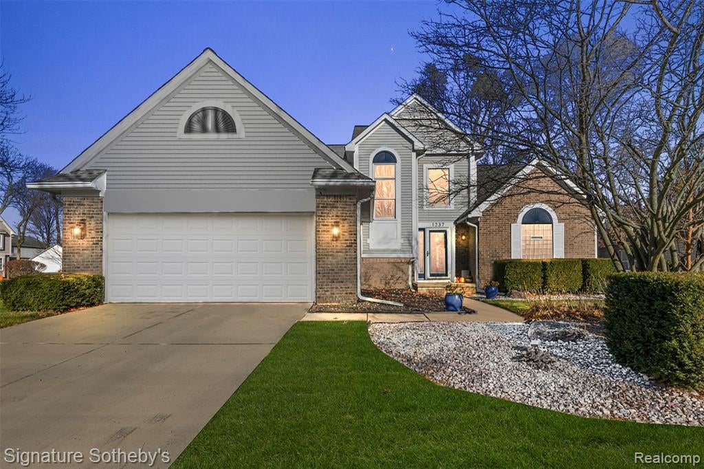 1237 Woodcrest Court