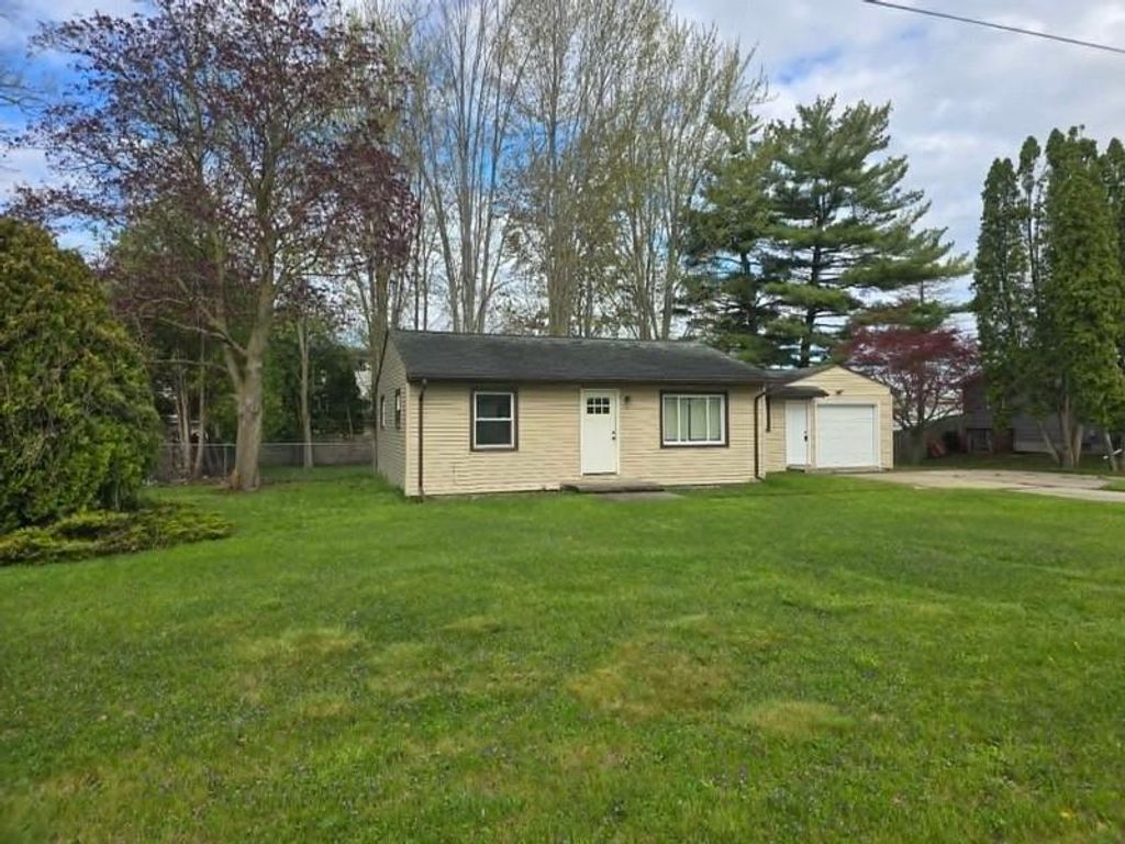 Photo of 130 W Harcourt Drive, Saginaw, MI 48609 (MLS # 50206160)