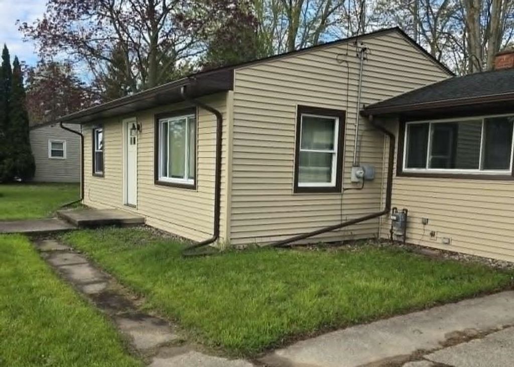 Photo of 130 W Harcourt Drive, Saginaw, MI 48609 (MLS # 50206160)