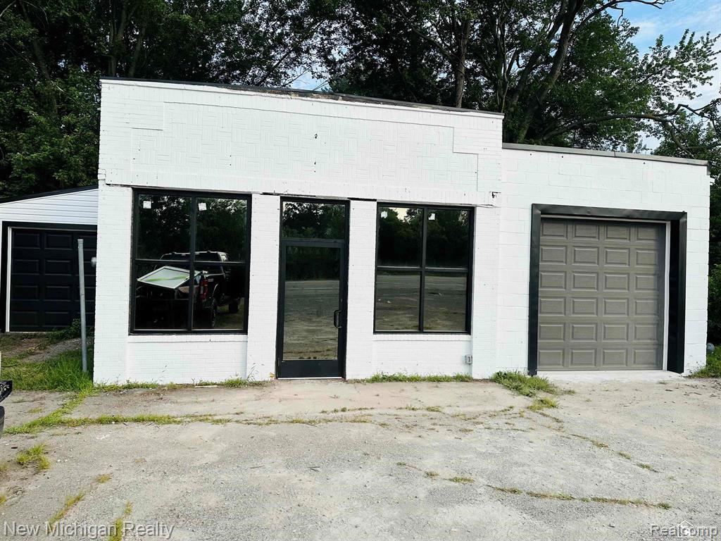 12989 S Telegraph Rd, La Salle, MI 48145