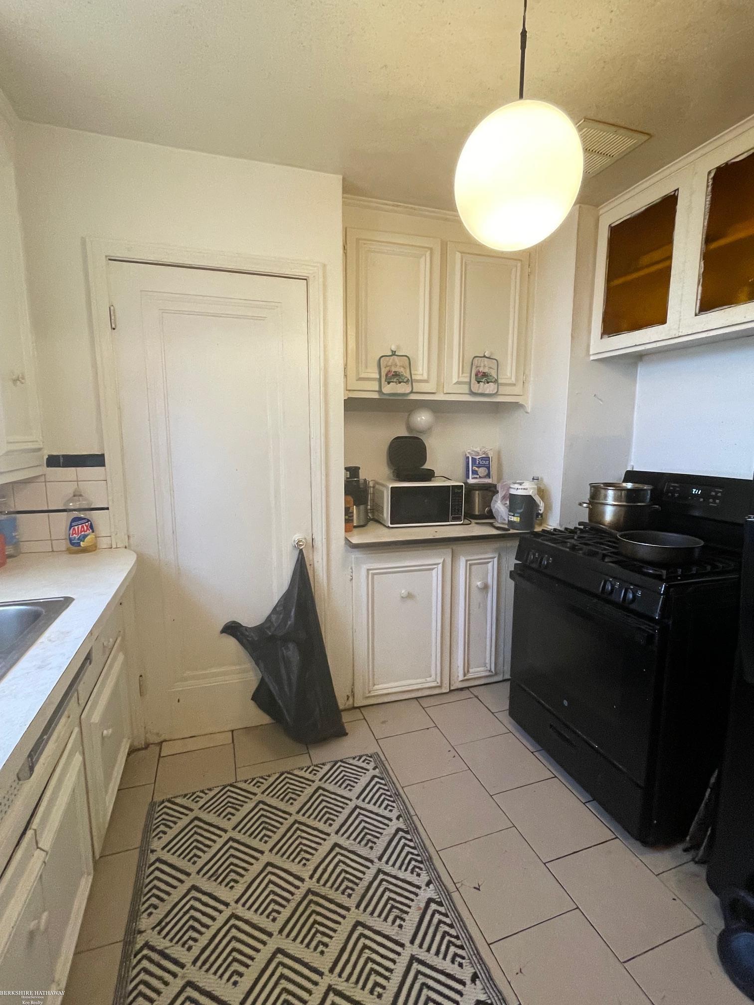 Detroit, Michigan 48224, United States, 3 Bedrooms Bedrooms, ,1 BathroomBathrooms,Residential,Active,210112