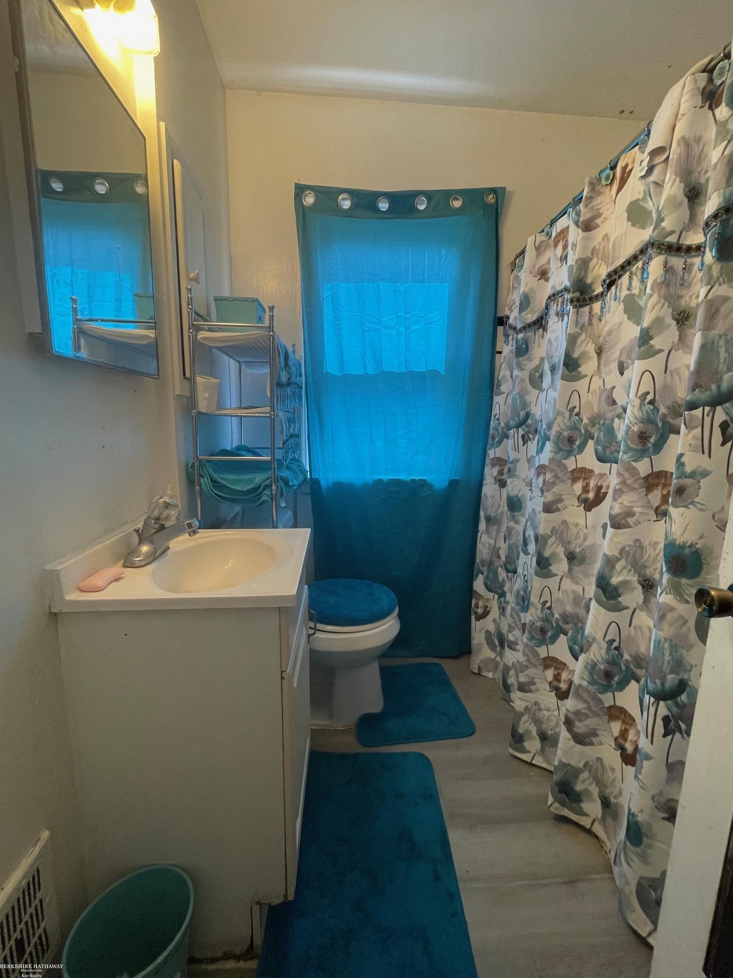 Detroit, Michigan 48224, United States, 3 Bedrooms Bedrooms, ,1 BathroomBathrooms,Residential,Active,210112