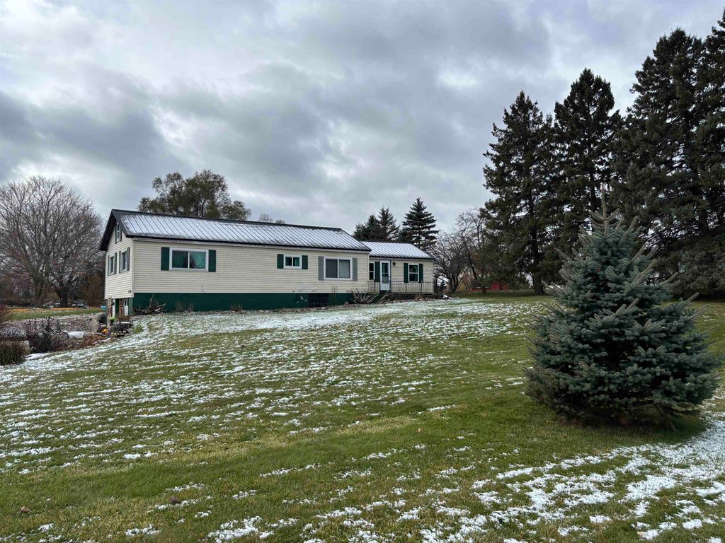 Photo of 2458 E SURREY Road, Clare, MI 48617 (MLS # 50190906)