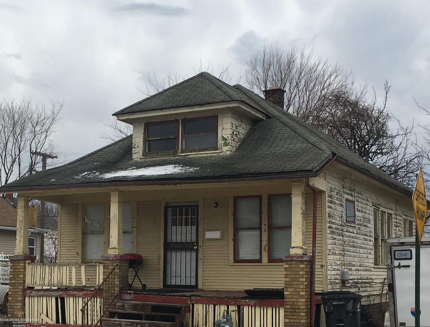 Detroit, Michigan 48213, United States, 4 Bedrooms Bedrooms, ,2 BathroomsBathrooms,Residential,Pending,193201