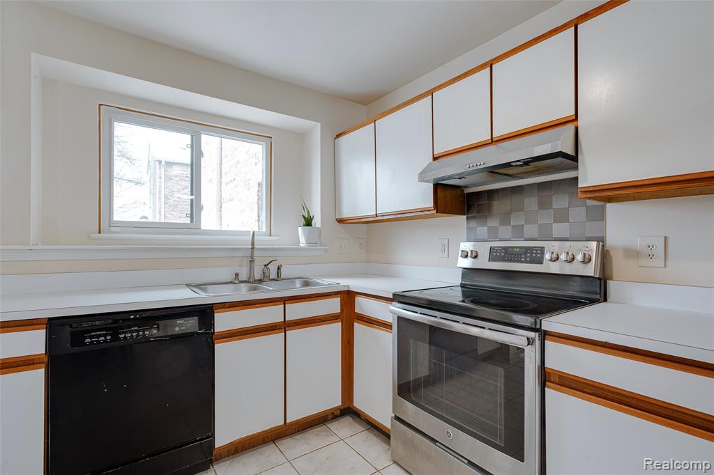 42739 Lilley Pointe Drive