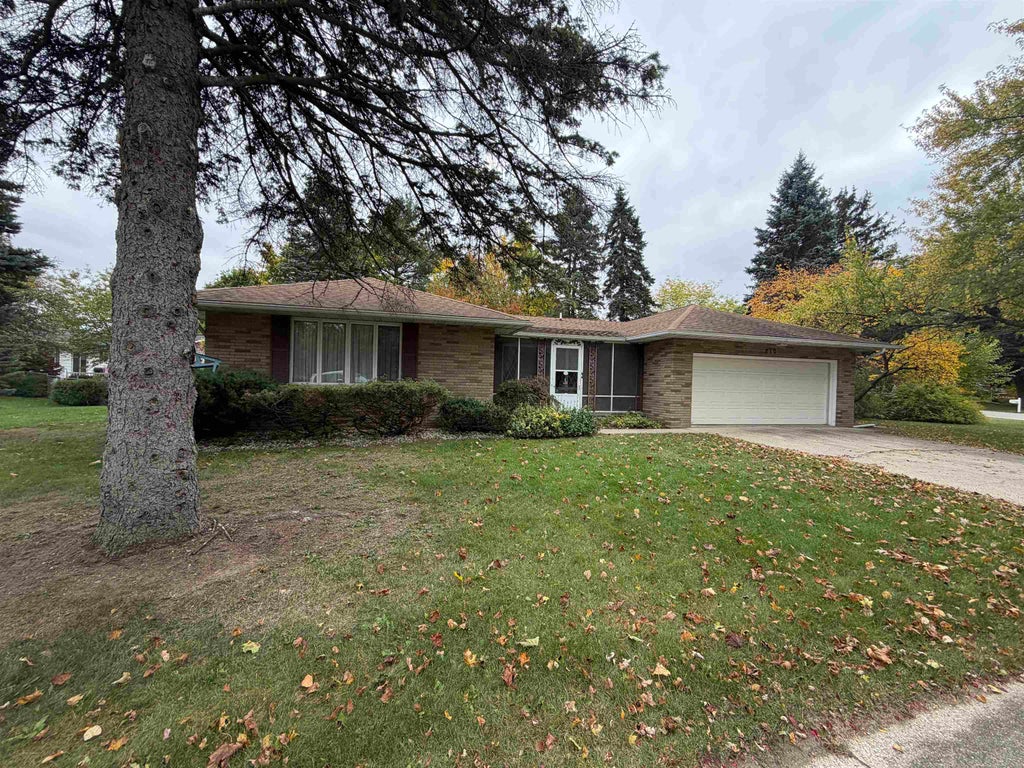 Photo of 210 West Dr Drive, Mount Pleasant, MI 48858 (MLS # 50224990)