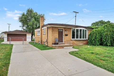 Photo of 18229 Rainbow Road, MI 48026 (MLS # 80073111)