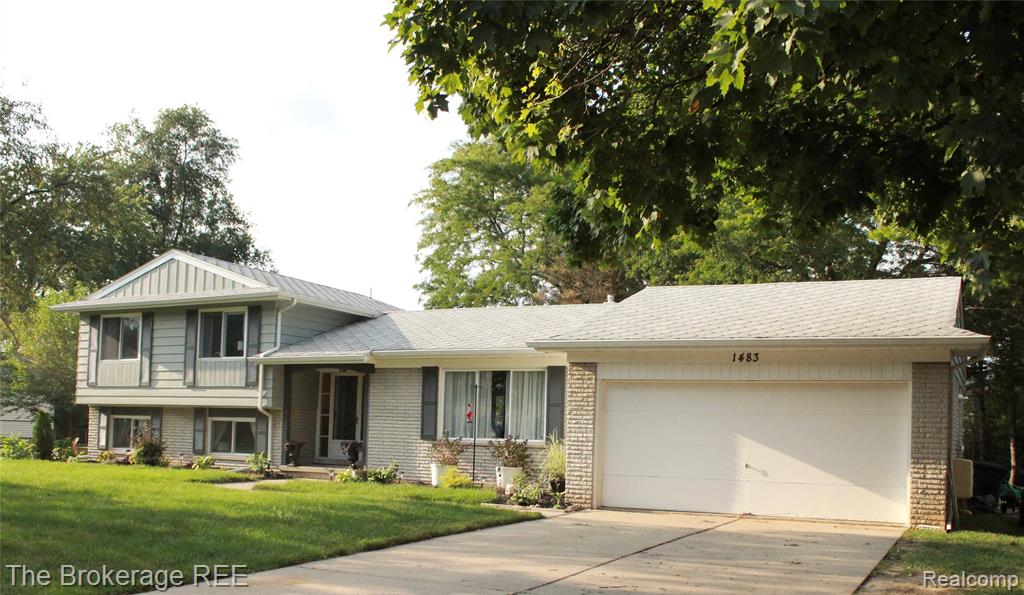 1483 HUNTLEY DR Huntley Drive