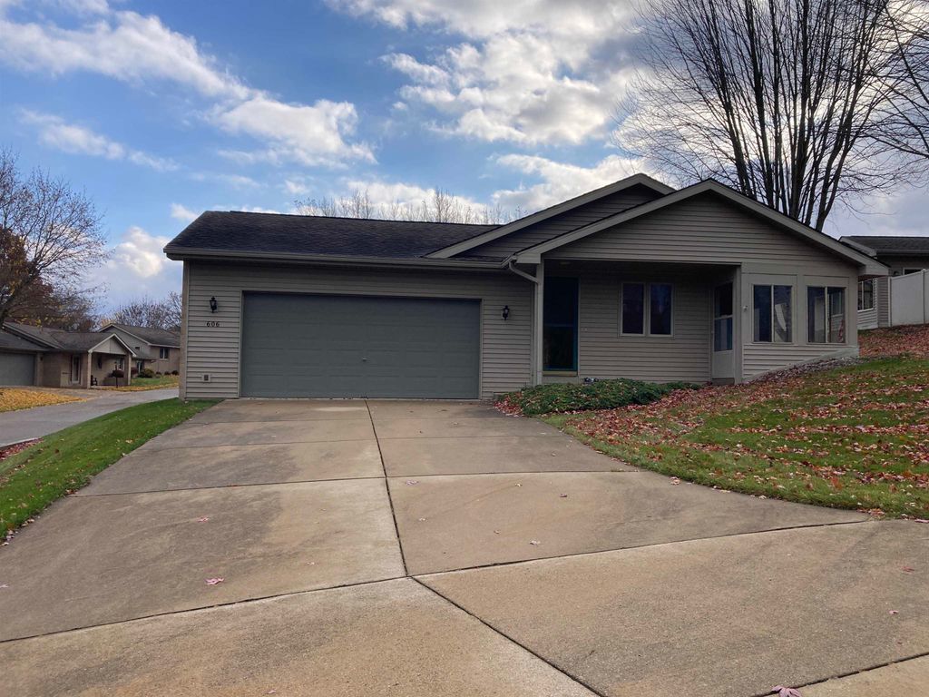 Photo of 606 Kemp Court, Gladwin, MI 48624 (MLS # 50193810)