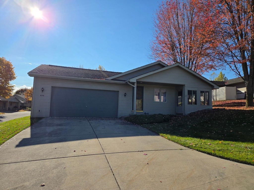 Photo of 606 Kemp Court, Gladwin, MI 48624 (MLS # 50193810)