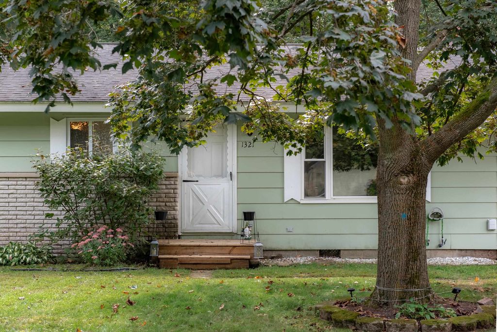 Photo of 1321 Ruby Ann Drive, Saginaw, MI 48601 (MLS # 50191534)