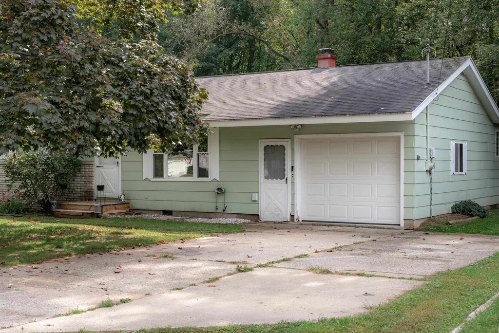 Photo of 1321 Ruby Ann Drive, Saginaw, MI 48601 (MLS # 50191534)