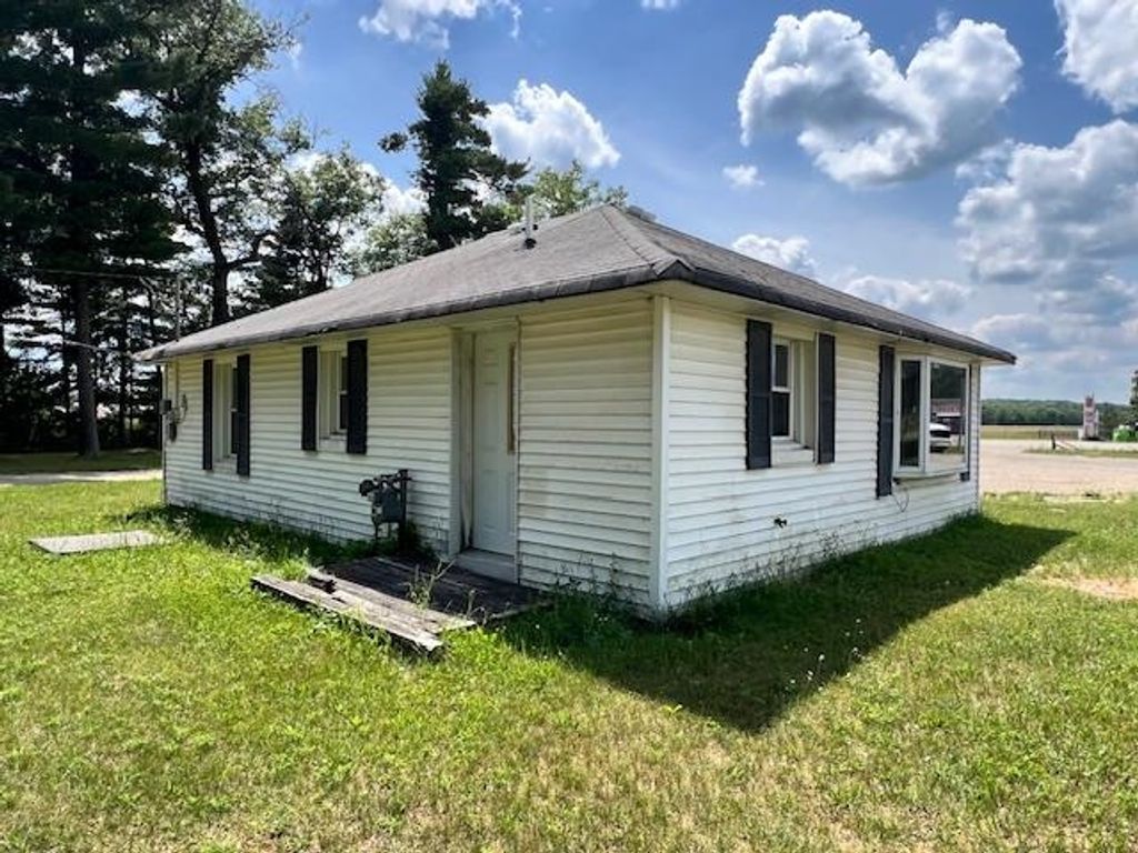 Photo of 4716 N Clare Avenue #&amp; 4718, Harrison, MI 48625 (MLS # 50181457)