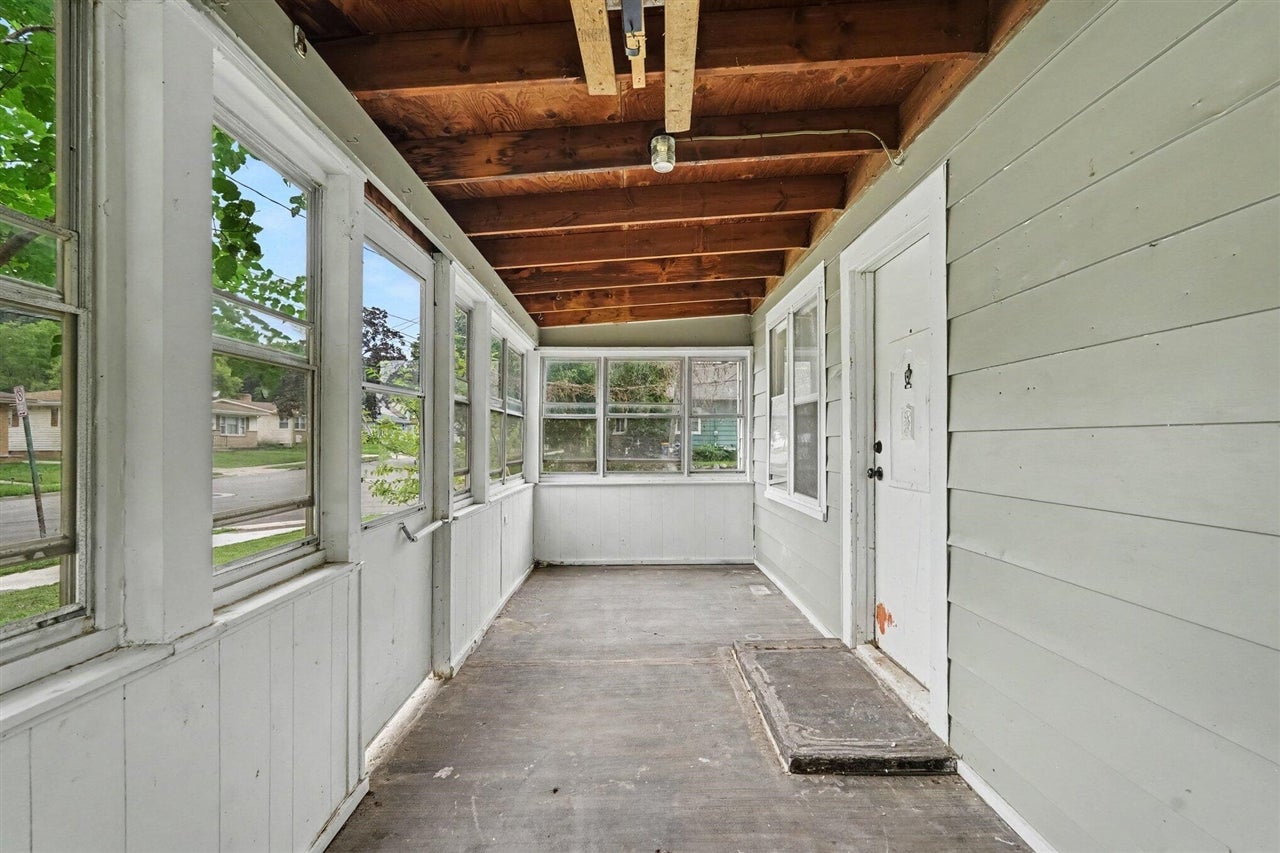 952 Calvary Avenue