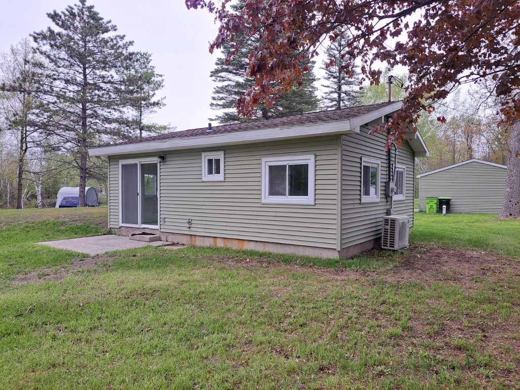 Photo of 1300 Lakeview Drive, Clare, MI 48617 (MLS # 50207402)