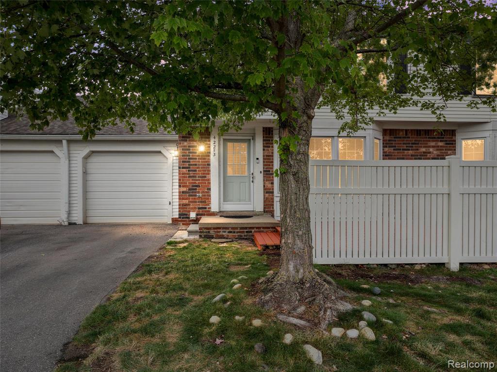 42253 Old Pond Circle