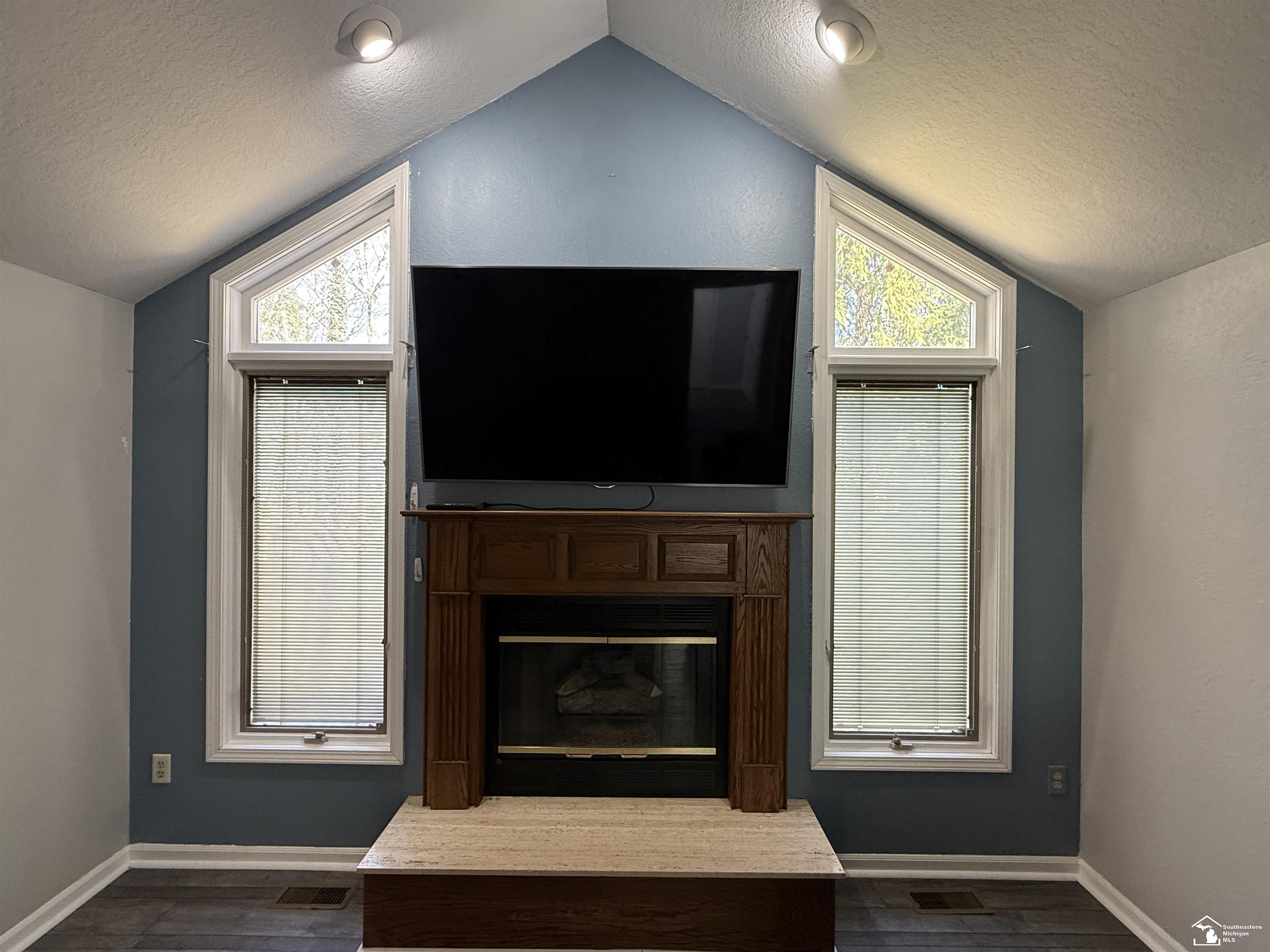 1412 Winding Way Road