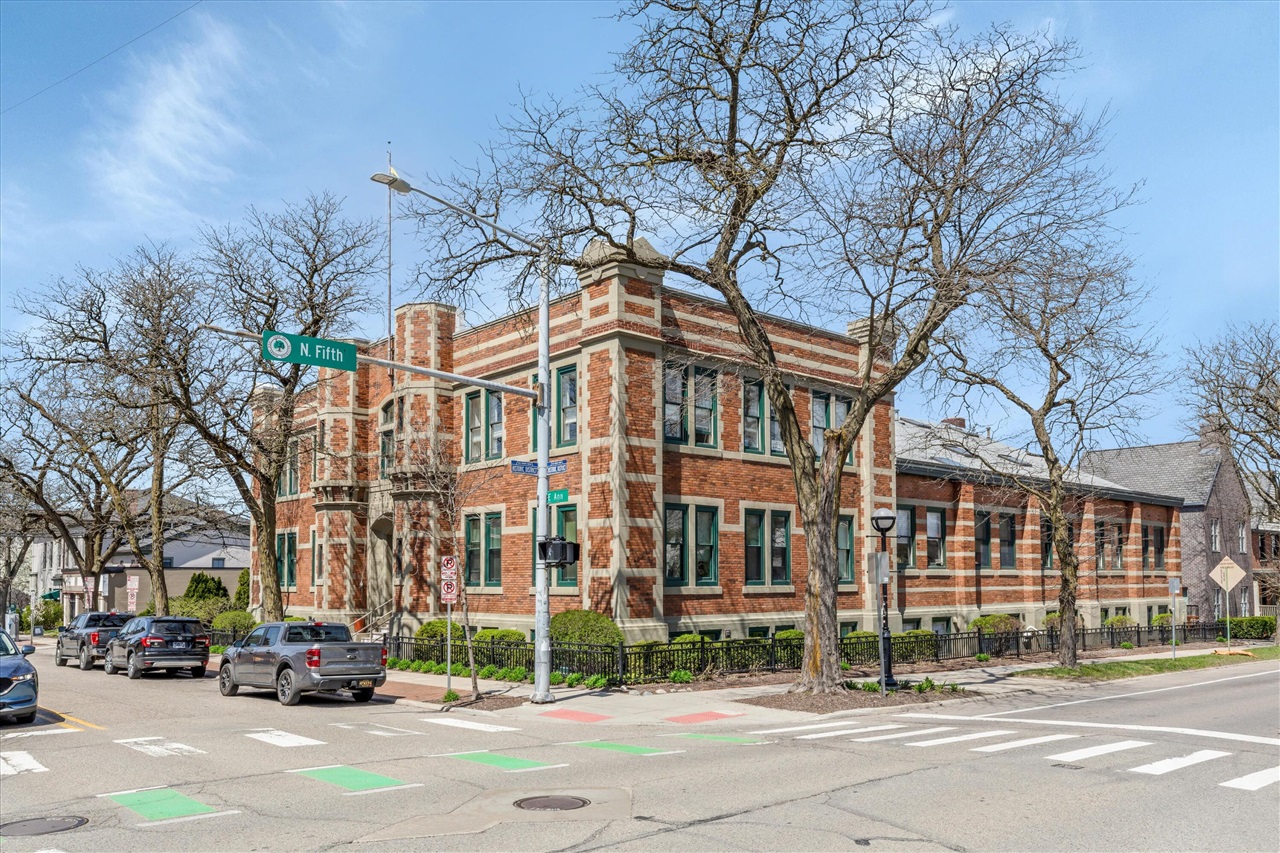 223 E Ann Street 1