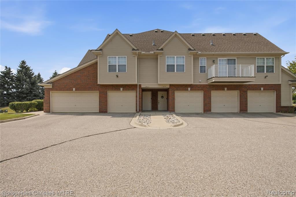8413 Heywood Circle