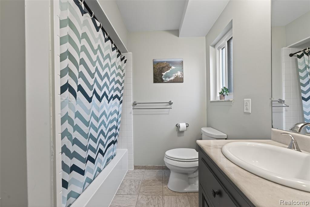 Troy, Michigan 48083, United States, 4 Bedrooms Bedrooms, ,3 BathroomsBathrooms,Residential,Active,248360