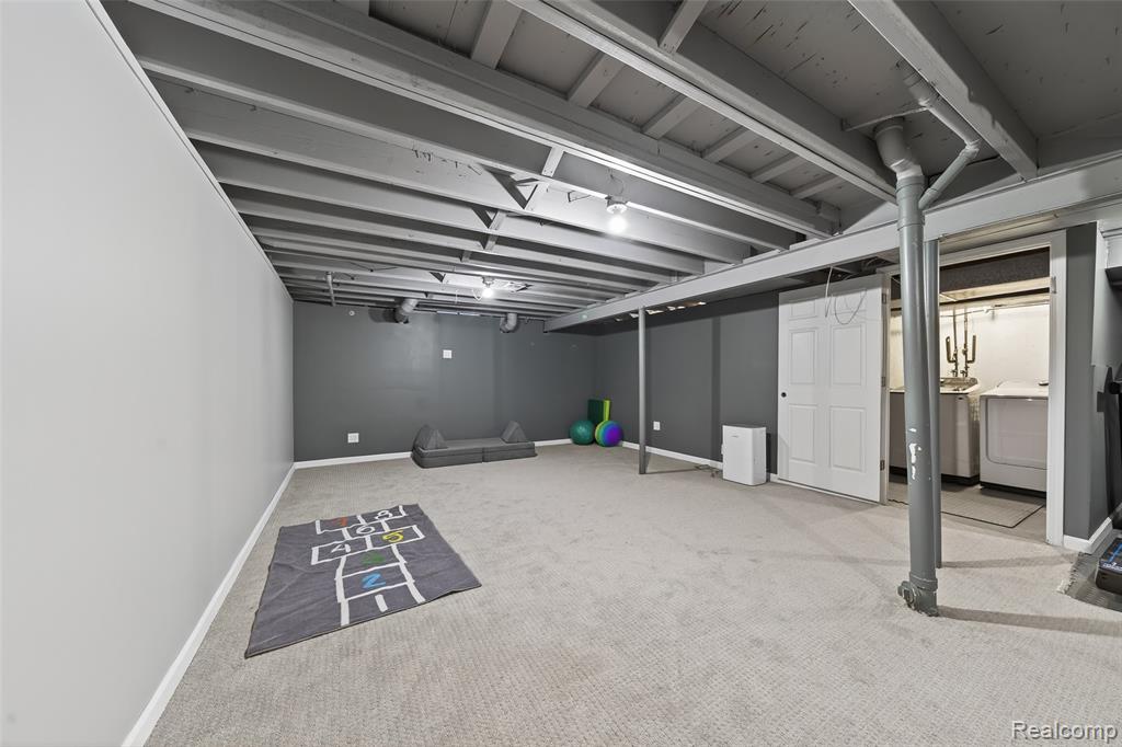 Troy, Michigan 48083, United States, 4 Bedrooms Bedrooms, ,3 BathroomsBathrooms,Residential,Active,248360