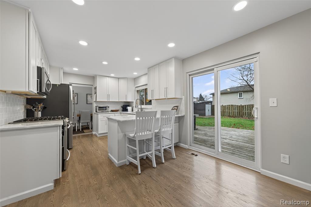 Troy, Michigan 48083, United States, 4 Bedrooms Bedrooms, ,3 BathroomsBathrooms,Residential,Active,248360