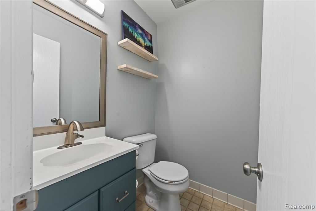 Troy, Michigan 48083, United States, 4 Bedrooms Bedrooms, ,3 BathroomsBathrooms,Residential,Active,248360