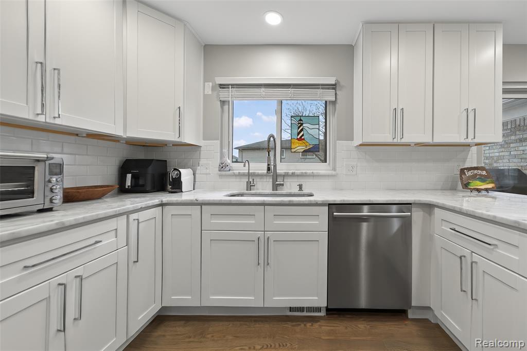 Troy, Michigan 48083, United States, 4 Bedrooms Bedrooms, ,3 BathroomsBathrooms,Residential,Active,248360