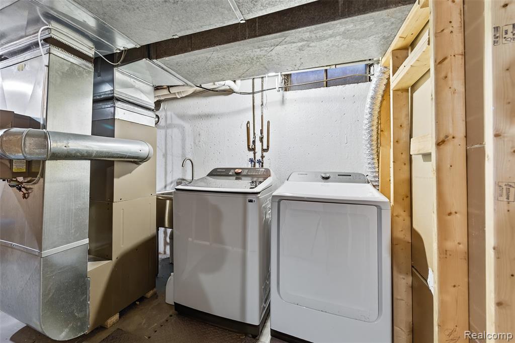 Troy, Michigan 48083, United States, 4 Bedrooms Bedrooms, ,3 BathroomsBathrooms,Residential,Active,248360