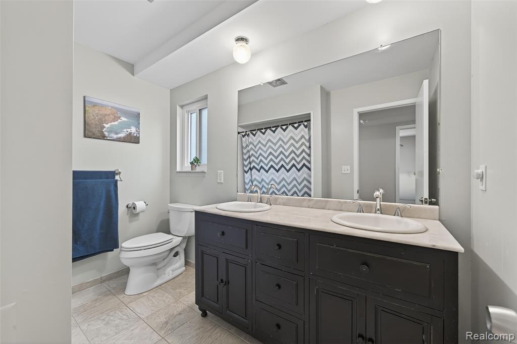 Troy, Michigan 48083, United States, 4 Bedrooms Bedrooms, ,3 BathroomsBathrooms,Residential,Active,248360