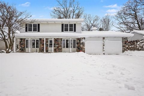 Photo of 2530 Westbrook Drive, Grand Rapids, MI 49504 (MLS # 70512945)