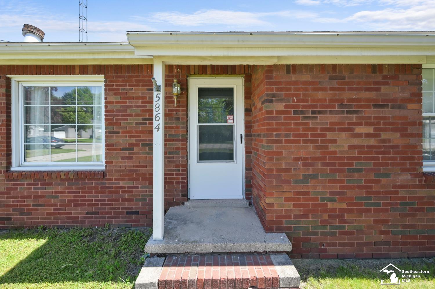 5864 Edgewood Boulevard