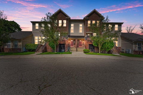 Photo of 1346 Hillcrest Drive, Waterford, MI 48327 (MLS # 50214525)