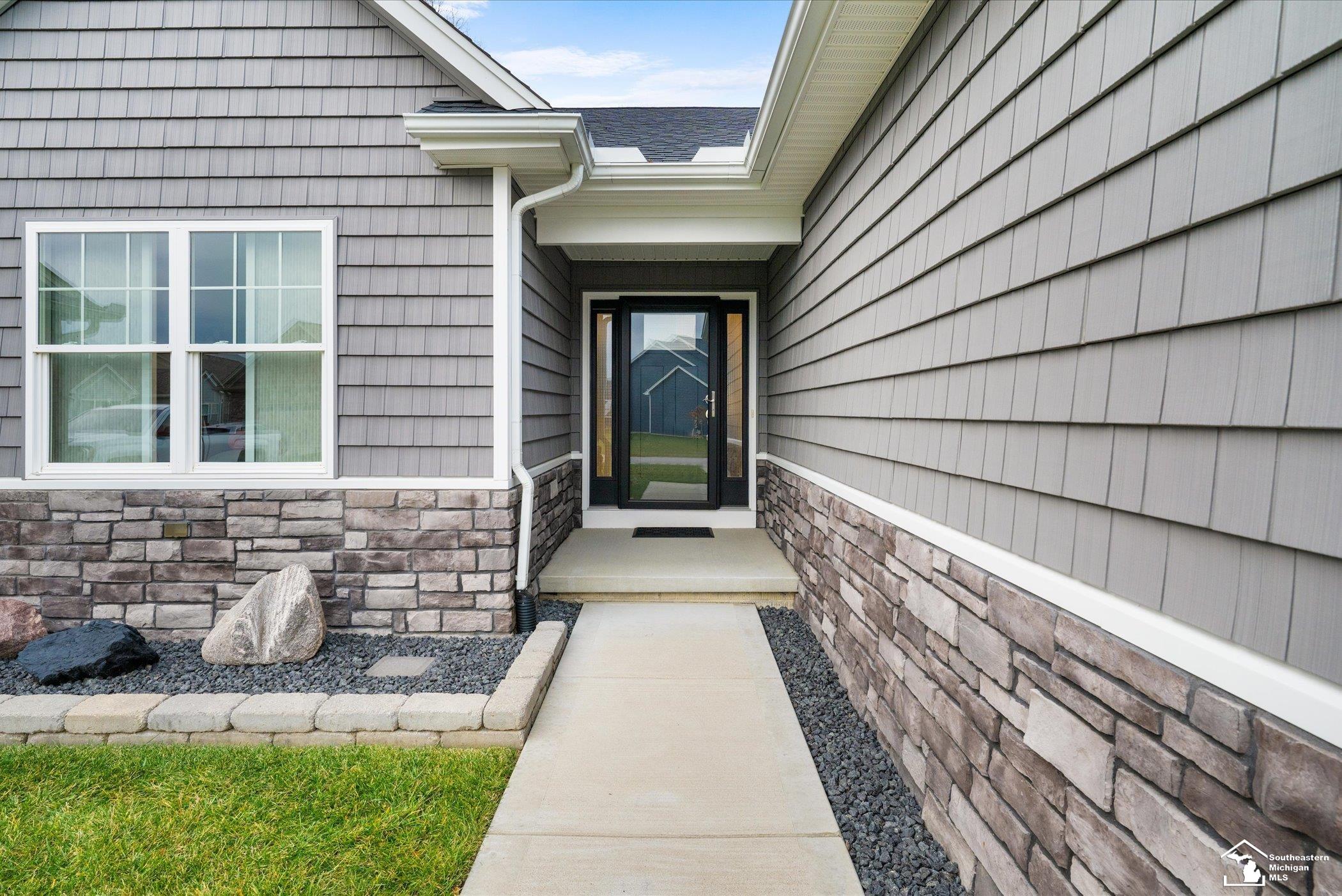 6890 Summerlyn Lakes Drive