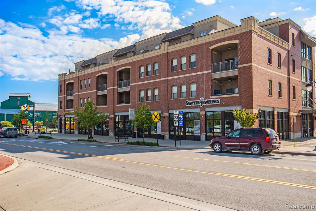 134 N LEROY ST UNIT 302