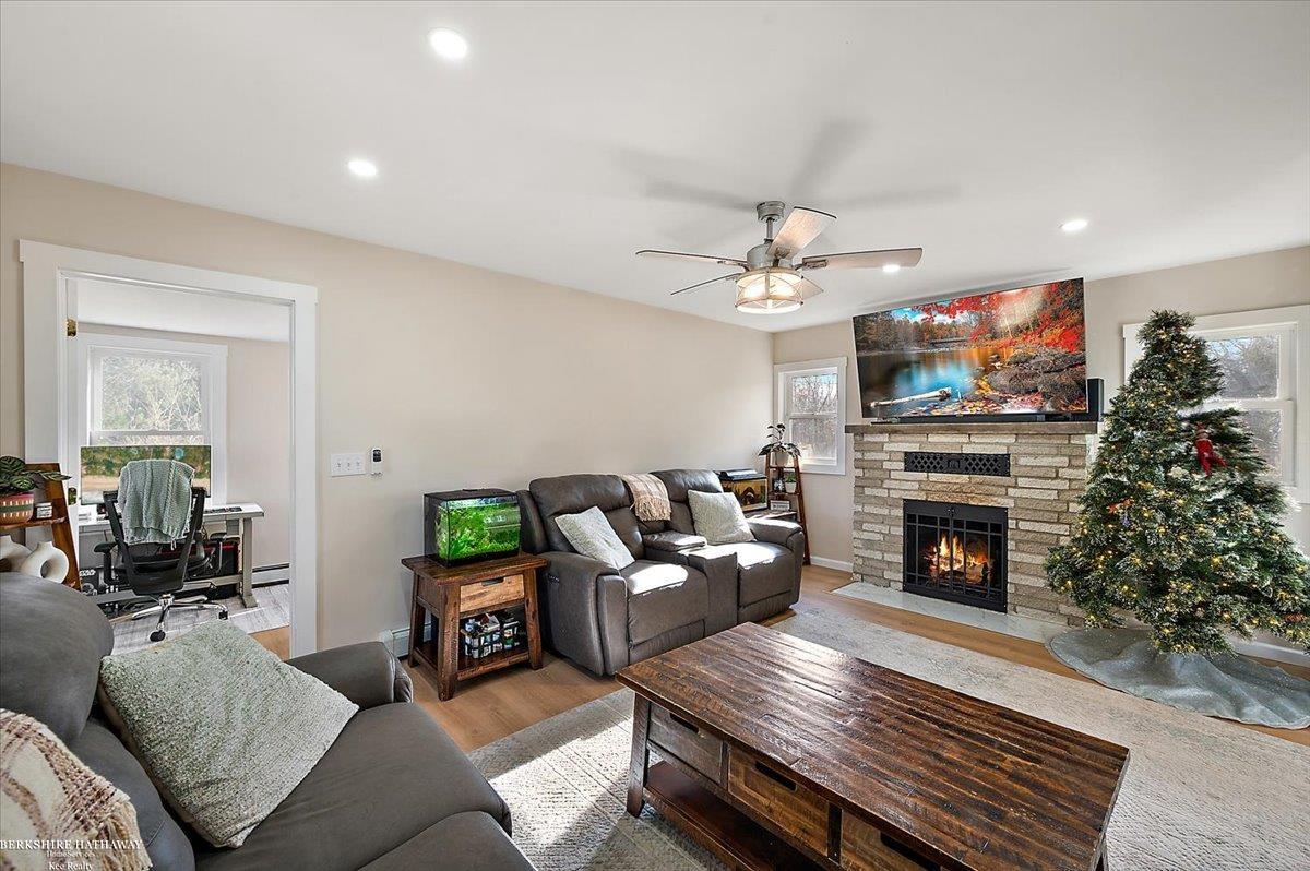 Clay, Michigan 48001, United States, 3 Bedrooms Bedrooms, ,3 BathroomsBathrooms,Residential,Active,248570