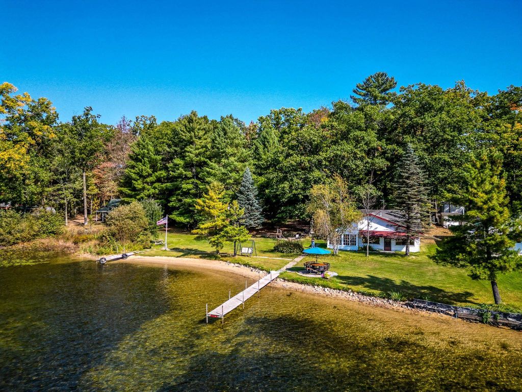 Photo of 1562 E Long Lake Drive, Harrison, MI 48625 (MLS # 50190518)