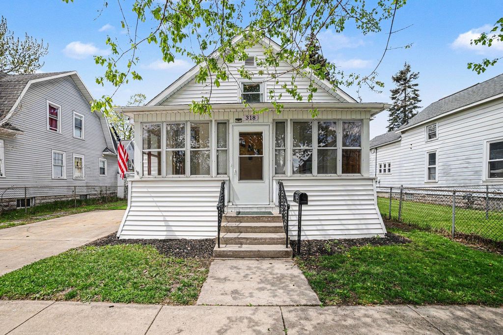 Photo of 318 Fraser Street, Bay City, MI 48706 (MLS # 50206661)