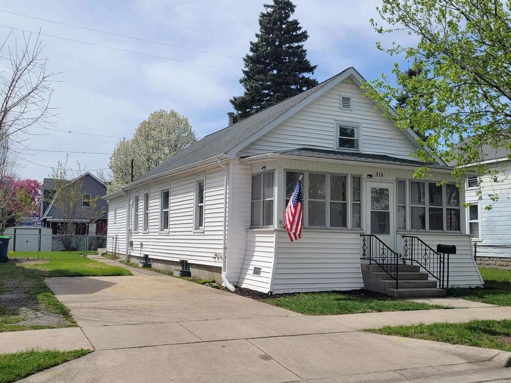 Photo of 318 Fraser Street, Bay City, MI 48706 (MLS # 50206661)