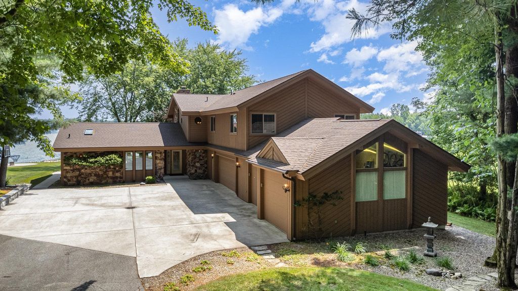 Photo of 1892 N Salisbury Drive, Gladwin, MI 48624 (MLS # 50181106)