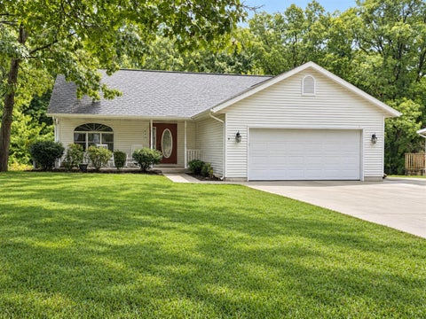 Photo of 840 Glenwood Avenue, Muskegon, MI 49445 (MLS # 70558925)