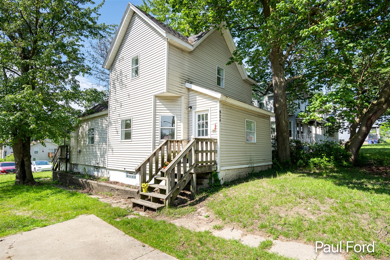 924 Hall Street