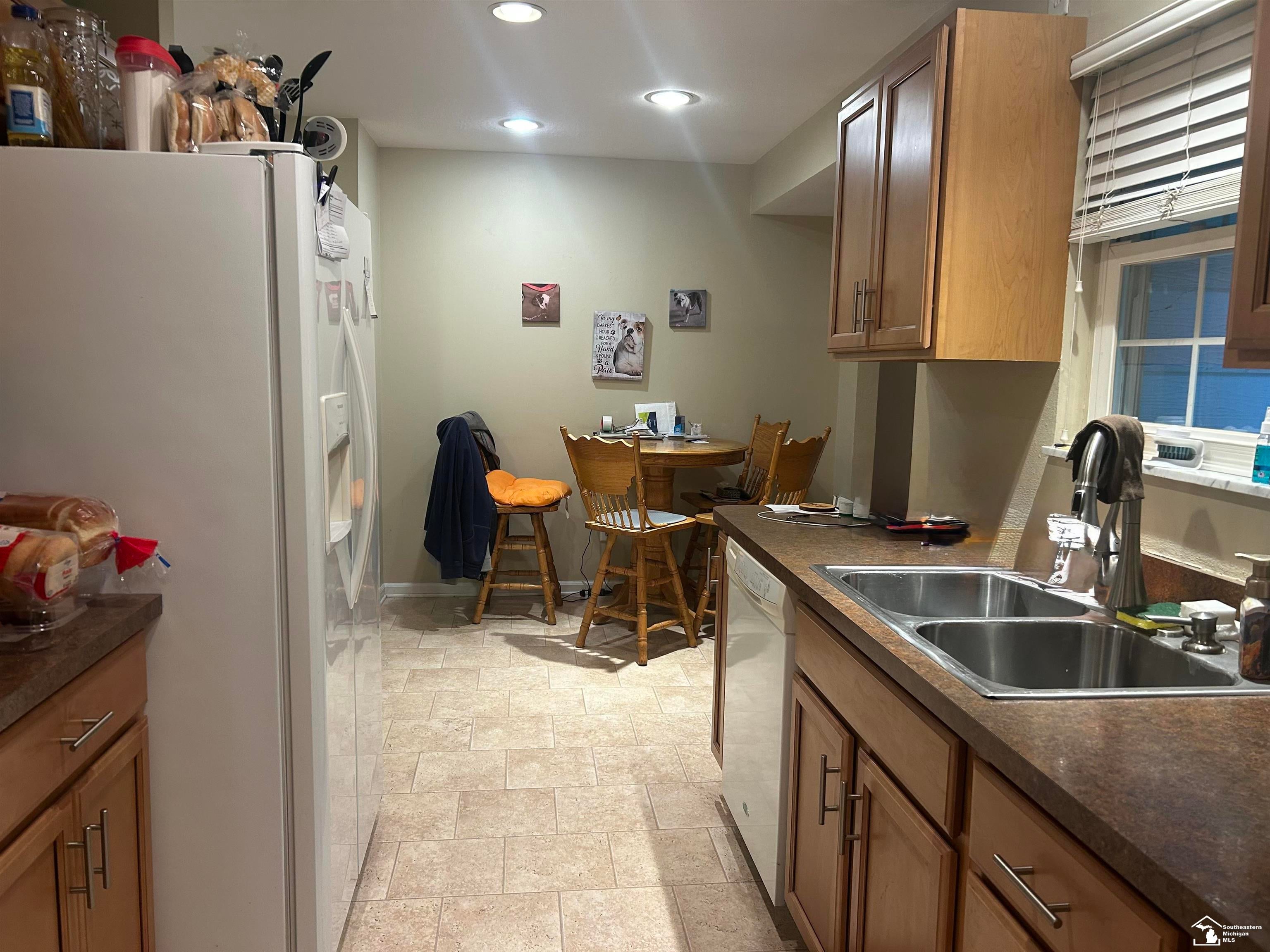 2727 Thunderbird Trail